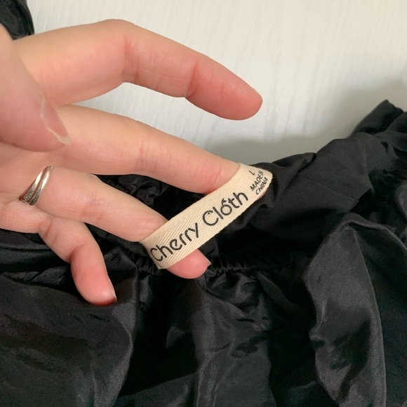 Cherry cloth strapless Black Ruffled tube Top - Picture 4 of 4